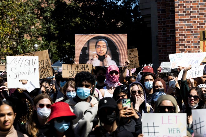 Demonstrators protest on April 18, 2024, over the cancellation of a speech by the school's valedictorian, Asna Tabassum, at the commencement ceremony, on the USC campus, in Los Angeles.
The University of Southern California said its valedictorian will no longer deliver a graduation speech this year, citing "substantial risks relating to security" over social media chatter surrounding the Israel-Hamas conflict.