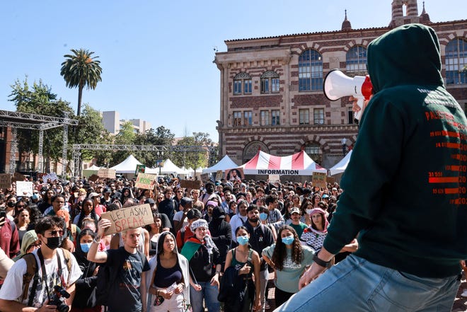 Demonstrators protest on April 18, 2024, over the cancellation of a speech by the school's valedictorian, Asna Tabassum, at the commencement ceremony, on the USC campus, in Los Angeles.
The University of Southern California said its valedictorian will no longer deliver a graduation speech this year, citing "substantial risks relating to security" over social media chatter surrounding the Israel-Hamas conflict.